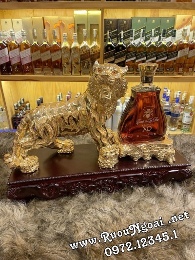 Kệ Trang Trí Rượu Brandy XO Con Hổ 2022